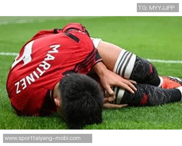 阿莫林曼联首年引发更衣室震荡三后卫战术引争议